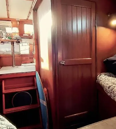Botel Barco 12 Mts Centro *